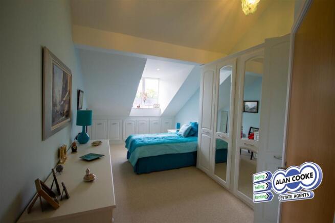 BEDROOM 2
