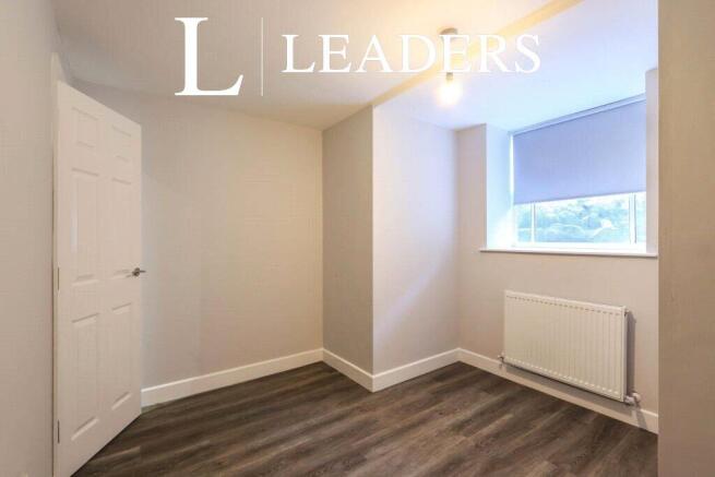 3 bed Flat to rent Image 6