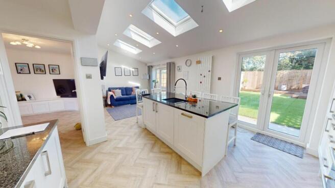 KITCHEN/DINING ROOM