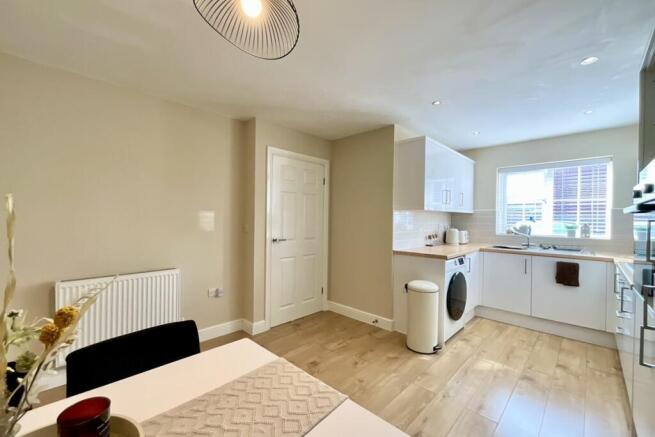 3 bed Semi-Detached for sale Image 6