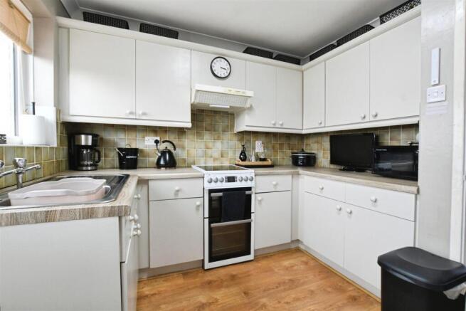 2 bed Semi-Detached Bungalow for sale Image 4