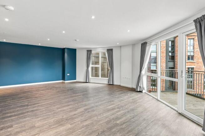 3 bed Flat for sale Image 4