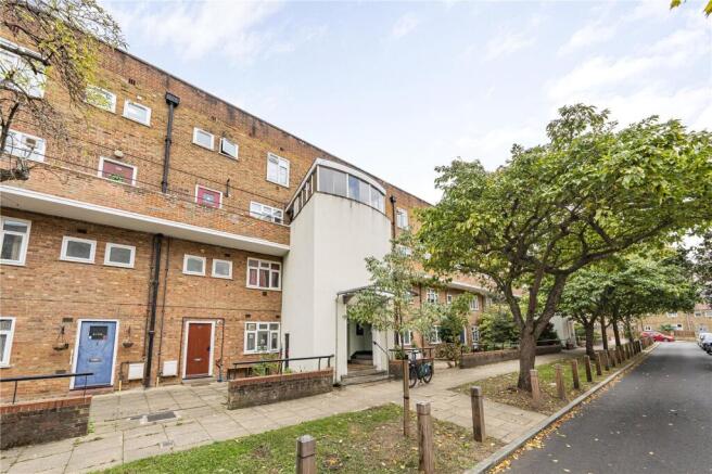 2-bed flat on Frensham Drive, London, SW15, £300,000