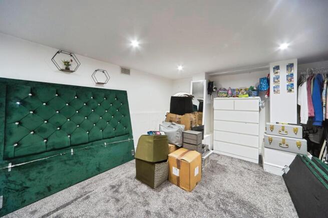 3 bed Terraced for sale Image 11