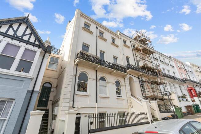 Roundhill Crescent-1.jpg