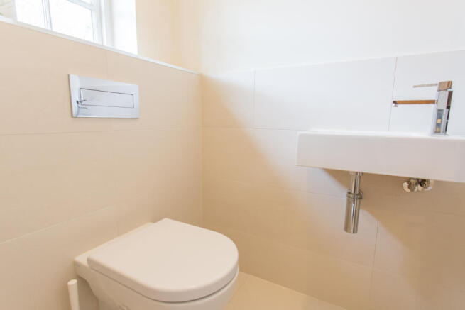 2nd gardeners Cloakroom