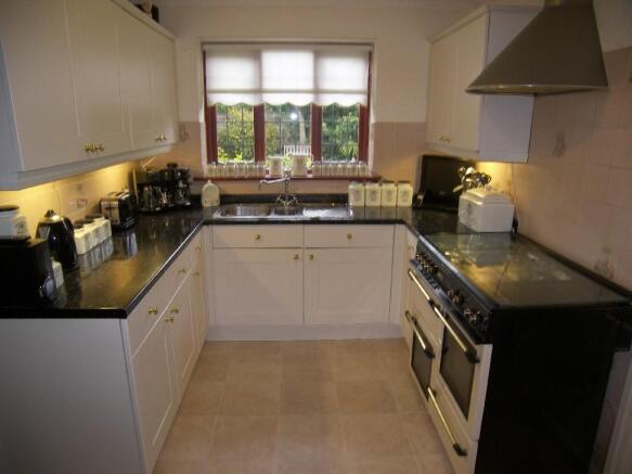 KITCHEN/BREAKFAST