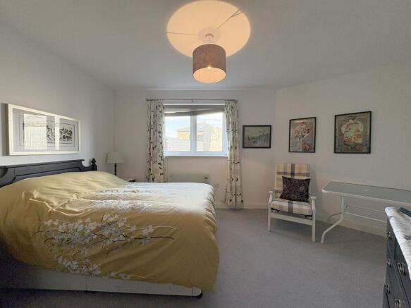 2 bed Flat for sale Image 10
