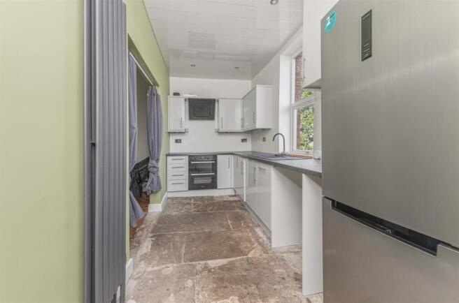 2 bed Terraced for sale Image 8