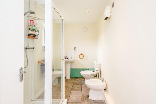Annexe Shower Room
