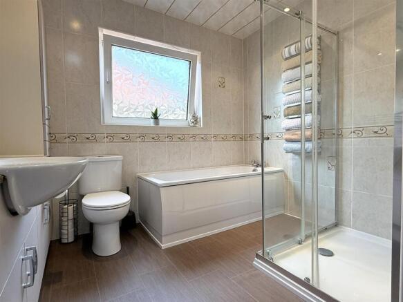 BATHROOM/WC