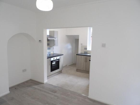 1 bed Ground Flat to rent Image 4