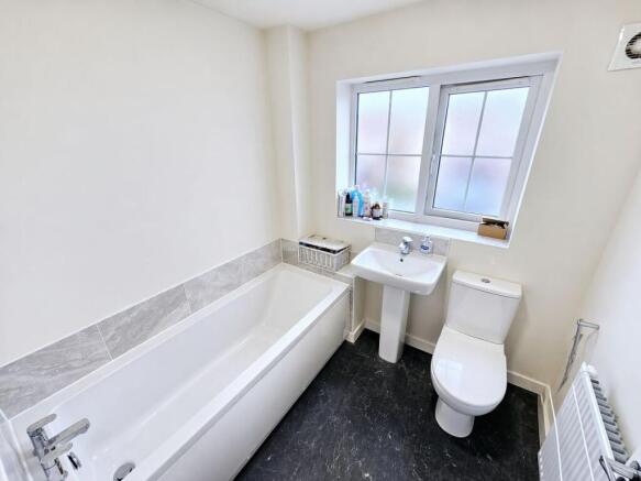 3 bed Semi-Detached for sale Image 11