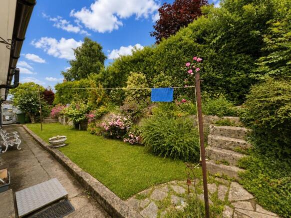 8 orchard leaze - garden3.jpeg