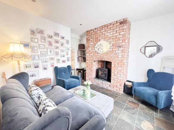 FRONT LOUNGE