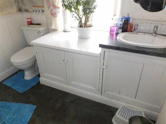 Bathroom / WC