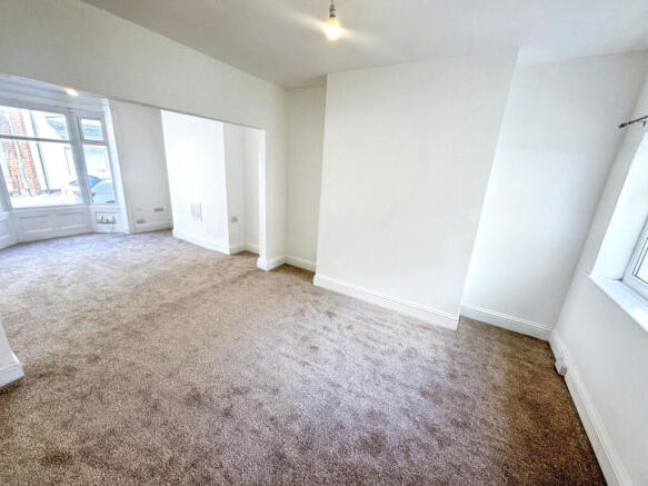 3 bed Terraced to rent Image 4