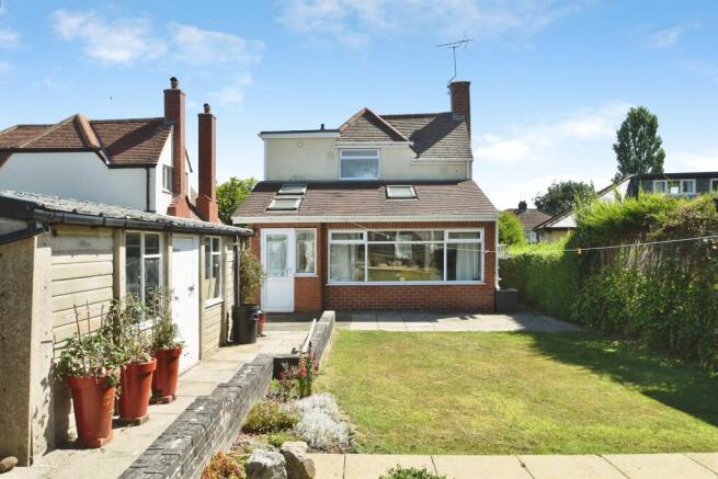 4 bed Detached Bungalow for sale Image 2