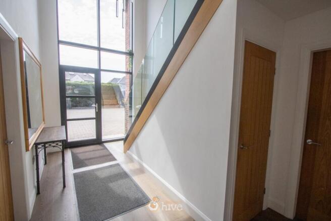 5 bed Detached for sale Image 4