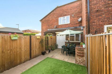 Geneva Close, Shepperton, TW17