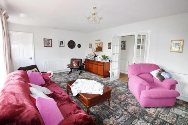 lounge/dining room