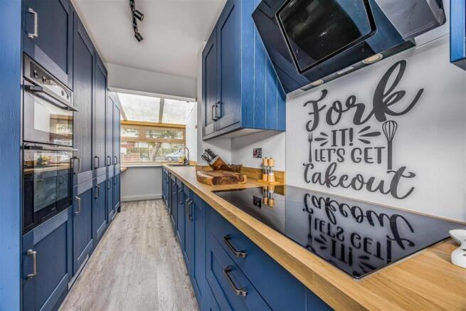 6 Stanford Close, Paulsgrove-Small-PorticoMarketin