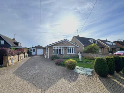 RUNCTON HOLME - Extended 2 Bedroom Detached Bungalow - Overall Approx 2,300sq.ft.