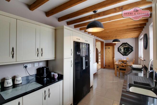 KITCHEN / DINER