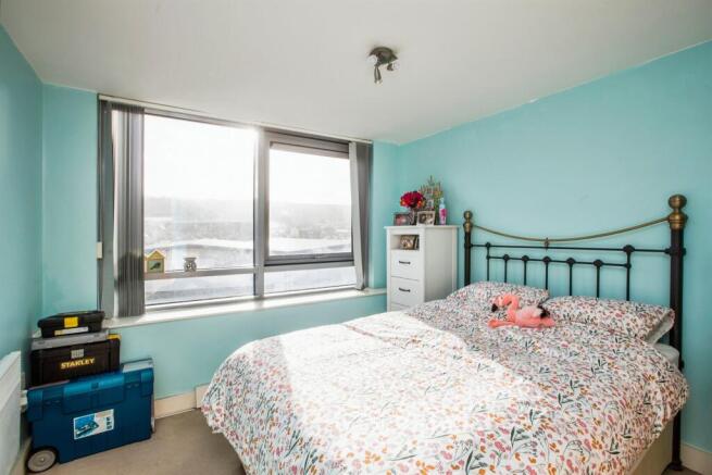 2 bed Apartment for sale Image 6