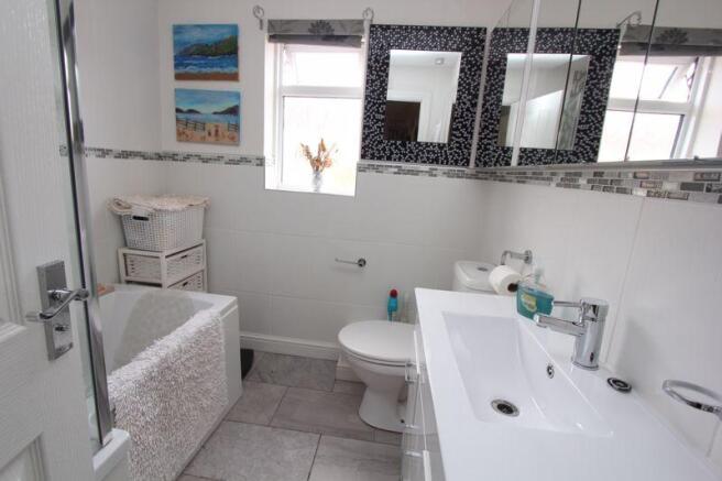 Family Bathroo...