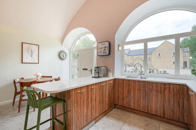 4 bed Town House for sale Image 9