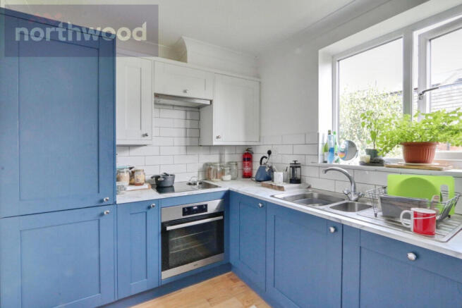 3 bed Town House to rent Image 4