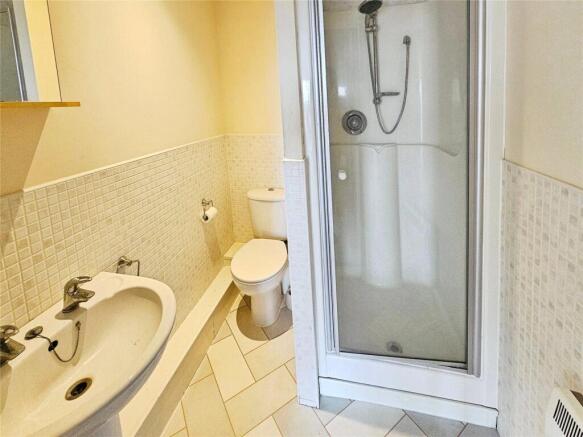 3 bed Flat for sale Image 8