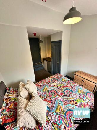 1 bed House Share to rent Image 5