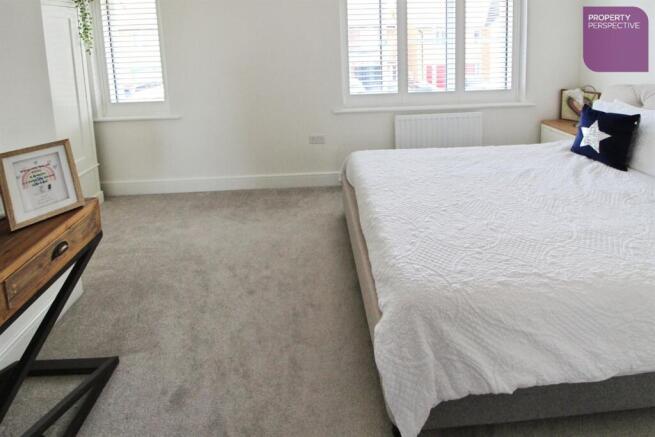 5 bed Detached for sale Image 12
