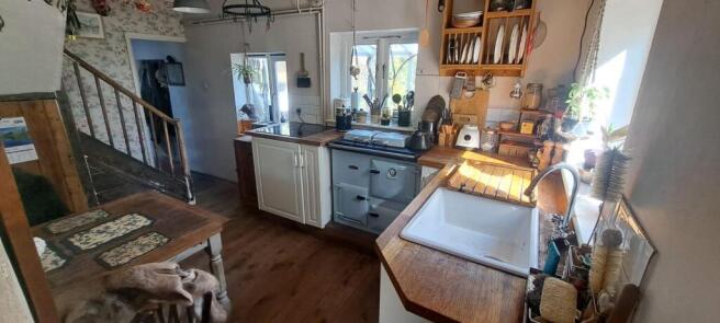 Kitchen (2).JPG
