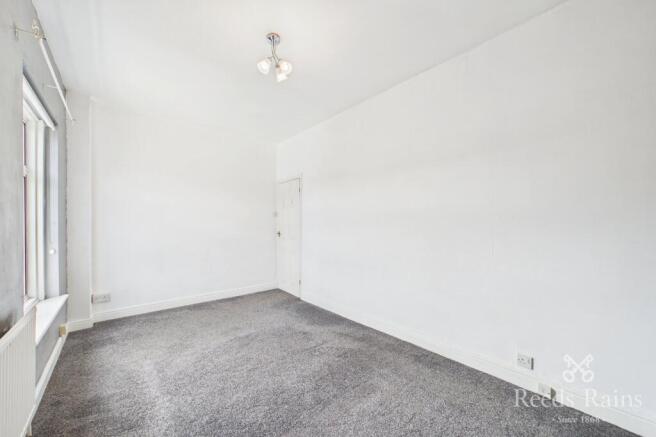 2 bed Semi-Detached to rent Image 8