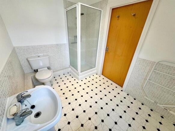 2 bed Flat for sale Image 11
