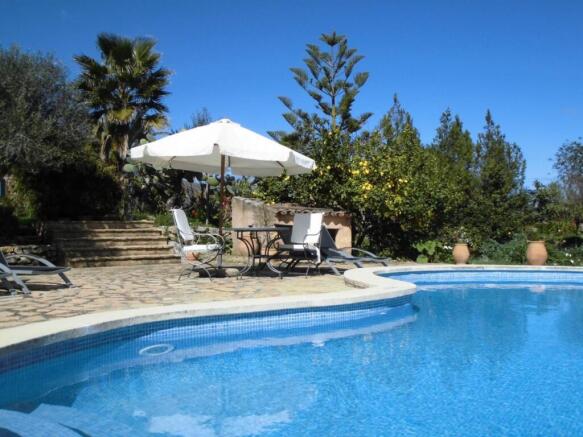 Pool area and its sun terraces