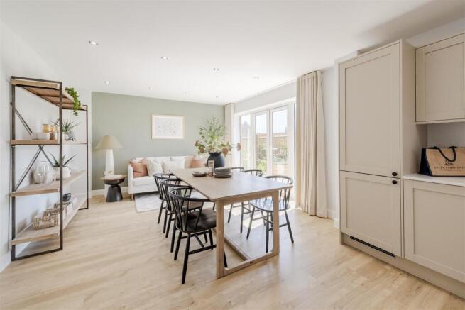 KITCHEN/DINING ROOM
