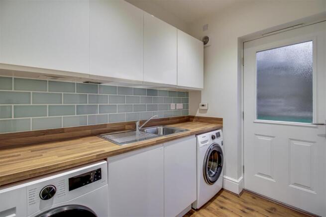 4 bed Detached for sale Image 6
