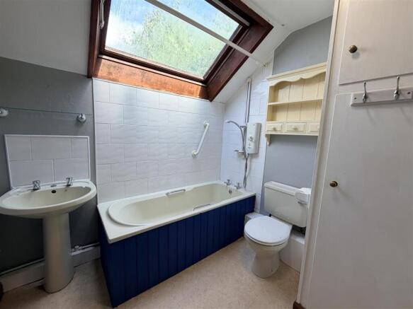2 bed Semi-Detached to rent Image 6