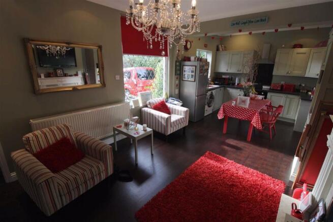 KITCHEN/BREAKFAST ROOM
