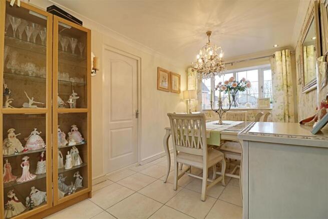 FORMAL DINING ROOM measuring