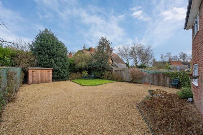 Rothschild Road, Wing, Buckinghamshire photo 4