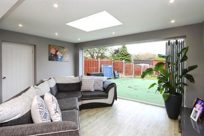 3 bed Semi-Detached for sale Image 6