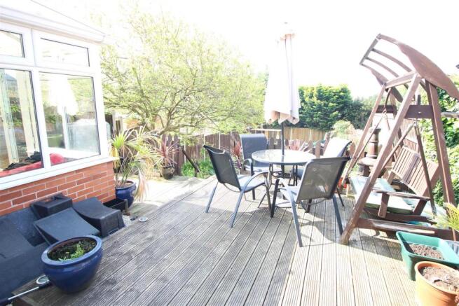 DECKING GARDEN.JPG