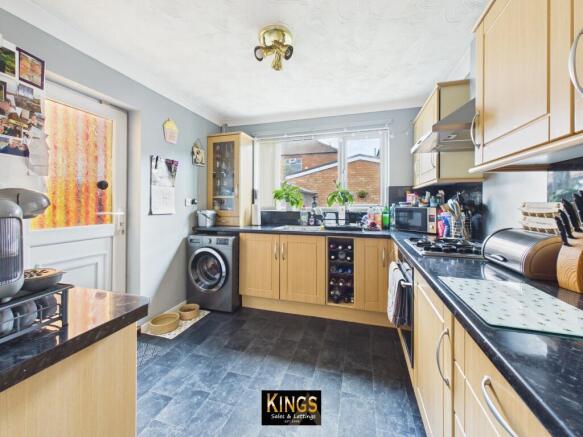 3 bed Semi-Detached for sale Image 2