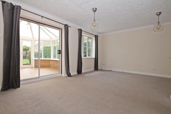 Lounge/Dining Room (2)
