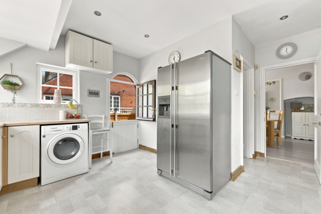 6 bed Semi-Detached for sale Image 10